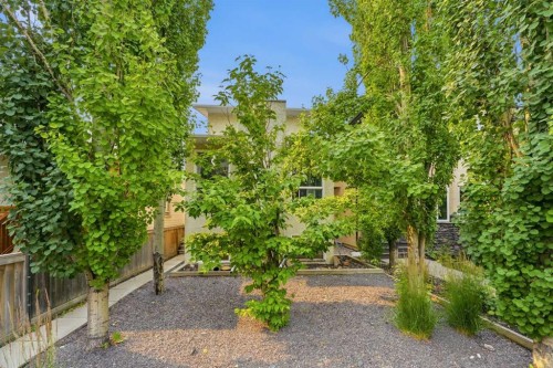 217 23 Avenue Ne, Calgary, AB - Outdoor
