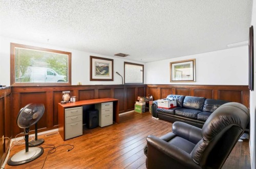 217 23 Avenue Ne, Calgary, AB - Indoor Photo Showing Other Room