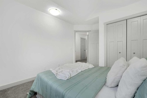 570 Evanston Manor Nw, Calgary, AB - Indoor Photo Showing Bedroom