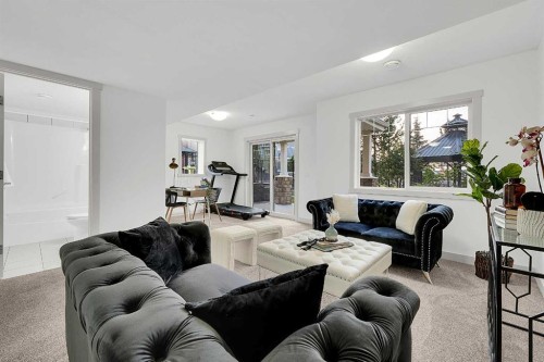 570 Evanston Manor Nw, Calgary, AB - Indoor Photo Showing Living Room