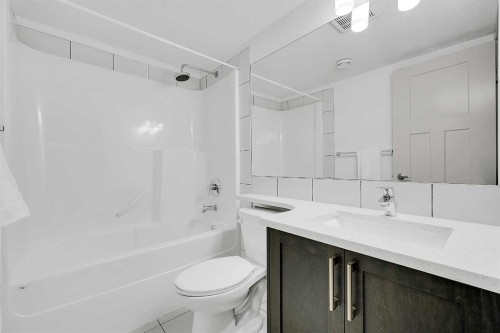 570 Evanston Manor Nw, Calgary, AB - Indoor Photo Showing Bathroom