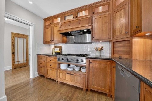 922 Rideau Road Sw, Calgary, AB - Indoor Photo Showing Kitchen