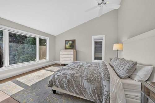 922 Rideau Road Sw, Calgary, AB - Indoor Photo Showing Bedroom