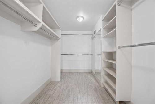 922 Rideau Road Sw, Calgary, AB - Indoor With Storage