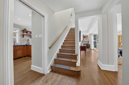 922 Rideau Road Sw, Calgary, AB - Indoor Photo Showing Other Room