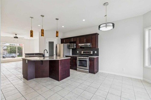 12 Autumn Court Se, Calgary, AB - Indoor Photo Showing Kitchen With Upgraded Kitchen