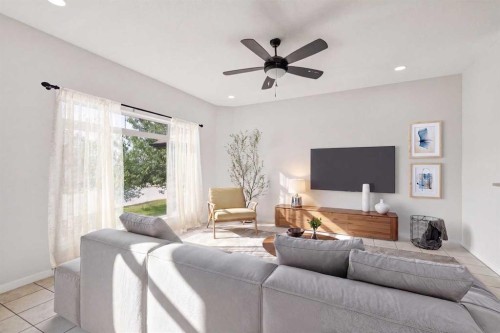 12 Autumn Court Se, Calgary, AB - Indoor Photo Showing Living Room