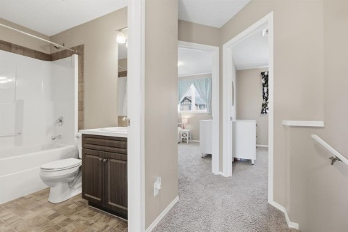 4008 New Brighton Grove Se, Calgary, AB - Indoor Photo Showing Bathroom