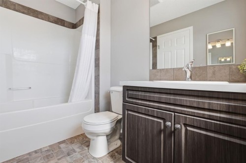 4008 New Brighton Grove Se, Calgary, AB - Indoor Photo Showing Bathroom