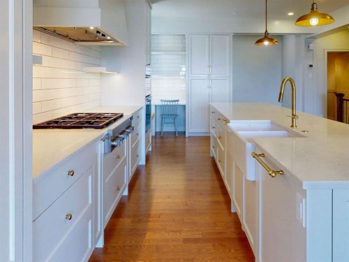 54 Royal Ridge Mount Nw, Calgary, AB - Indoor Photo Showing Kitchen With Double Sink With Upgraded Kitchen