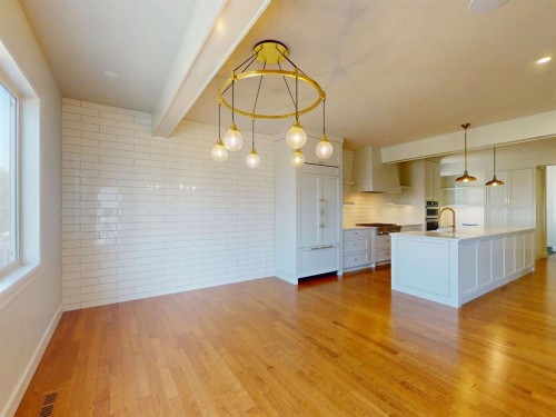 54 Royal Ridge Mount Nw, Calgary, AB - Indoor Photo Showing Kitchen