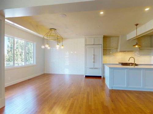 54 Royal Ridge Mount Nw, Calgary, AB - Indoor Photo Showing Kitchen