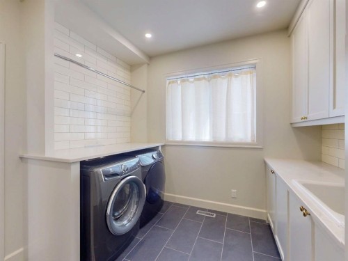 54 Royal Ridge Mount Nw, Calgary, AB - Indoor Photo Showing Laundry Room