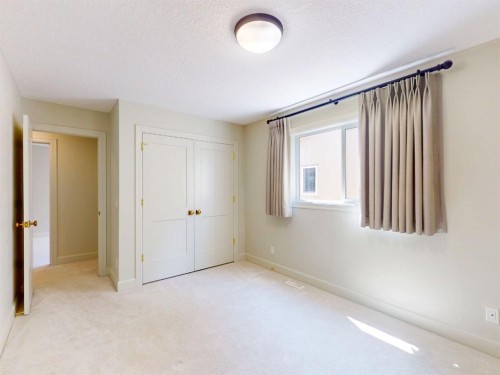54 Royal Ridge Mount Nw, Calgary, AB - Indoor Photo Showing Other Room