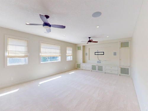 54 Royal Ridge Mount Nw, Calgary, AB - Indoor Photo Showing Other Room