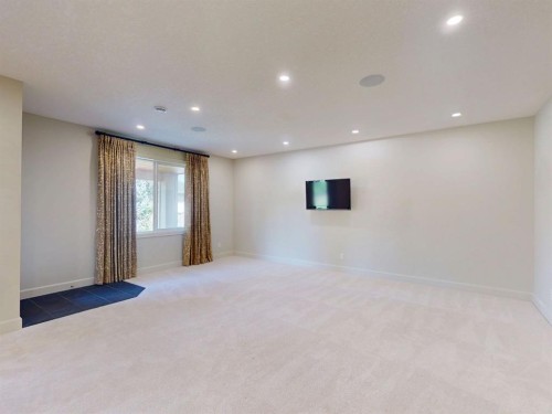 54 Royal Ridge Mount Nw, Calgary, AB - Indoor Photo Showing Other Room
