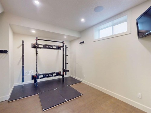 54 Royal Ridge Mount Nw, Calgary, AB - Indoor Photo Showing Gym Room