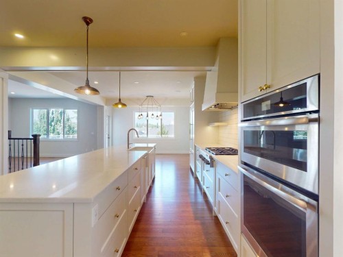 54 Royal Ridge Mount Nw, Calgary, AB - Indoor Photo Showing Kitchen With Upgraded Kitchen
