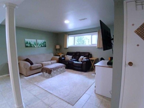 3808 49A Avenue, Innisfail, AB - Indoor