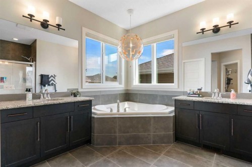 434 River Heights Drive, Cochrane, AB - Indoor Photo Showing Bathroom