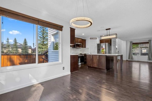 813 Prestwick Circle Se, Calgary, AB - Indoor Photo Showing Kitchen