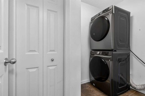 813 Prestwick Circle Se, Calgary, AB - Indoor Photo Showing Laundry Room