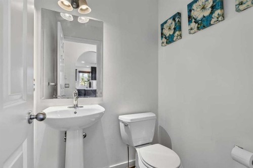 813 Prestwick Circle Se, Calgary, AB - Indoor Photo Showing Bathroom