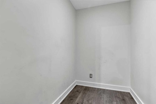 813 Prestwick Circle Se, Calgary, AB - Indoor Photo Showing Other Room