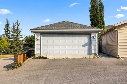 813 Prestwick Circle Se, Calgary, AB - Outdoor With Exterior