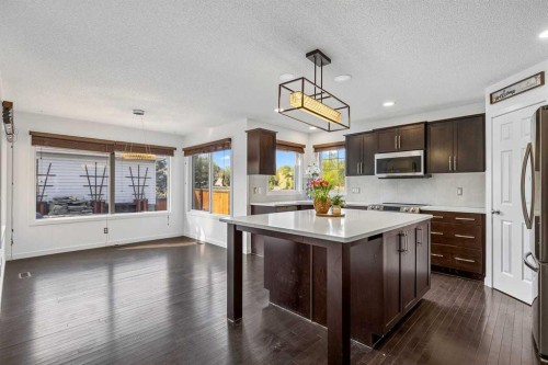 813 Prestwick Circle Se, Calgary, AB - Indoor Photo Showing Kitchen