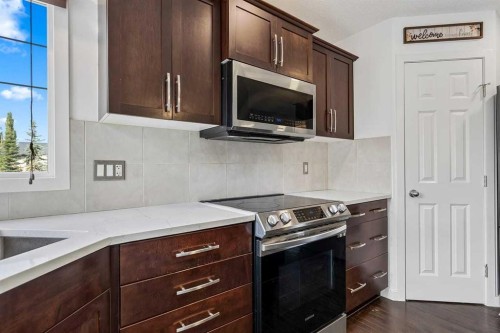 813 Prestwick Circle Se, Calgary, AB - Indoor Photo Showing Kitchen