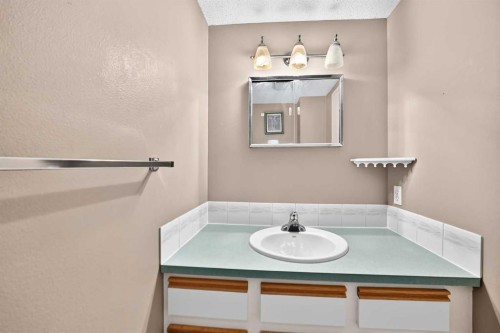 13-123 Queensland Drive Se, Calgary, AB - Indoor