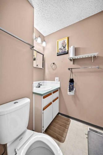 13-123 Queensland Drive Se, Calgary, AB - Indoor Photo Showing Other Room