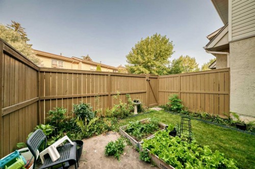 13-123 Queensland Drive Se, Calgary, AB - Outdoor