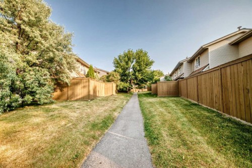 13-123 Queensland Drive Se, Calgary, AB - Outdoor