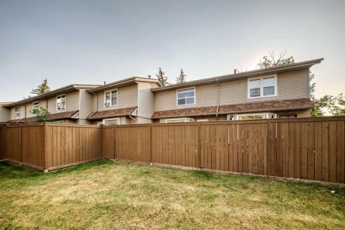 13-123 Queensland Drive Se, Calgary, AB - Outdoor