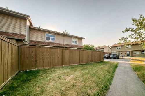 13-123 Queensland Drive Se, Calgary, AB - Outdoor