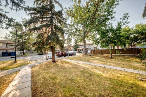 13-123 Queensland Drive Se, Calgary, AB - Outdoor
