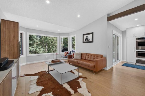 12 Sunset Way, Priddis Greens, AB - Indoor Photo Showing Living Room