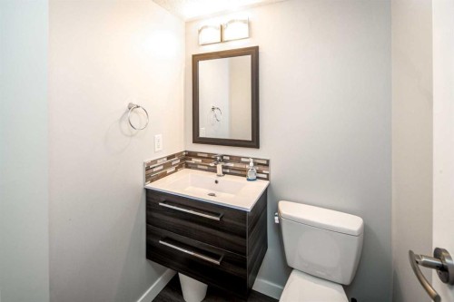 16-6915 Ranchview Drive Nw, Calgary, AB - Indoor Photo Showing Bathroom