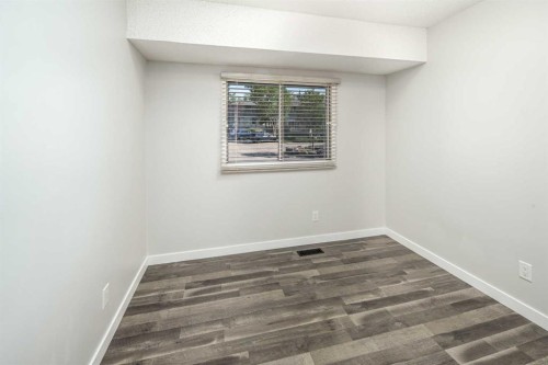 16-6915 Ranchview Drive Nw, Calgary, AB - Indoor Photo Showing Other Room