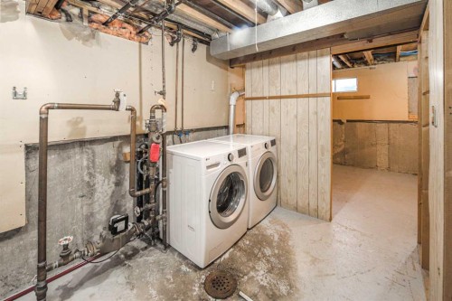16-6915 Ranchview Drive Nw, Calgary, AB - Indoor Photo Showing Laundry Room