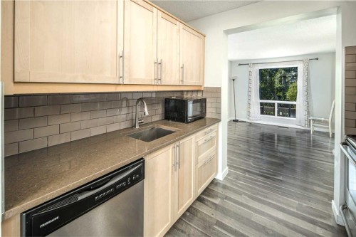 16-6915 Ranchview Drive Nw, Calgary, AB - Indoor Photo Showing Kitchen