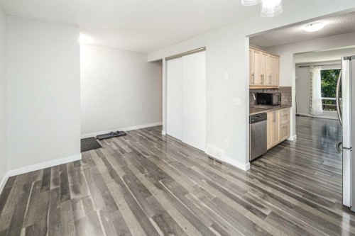 16-6915 Ranchview Drive Nw, Calgary, AB - Indoor Photo Showing Other Room