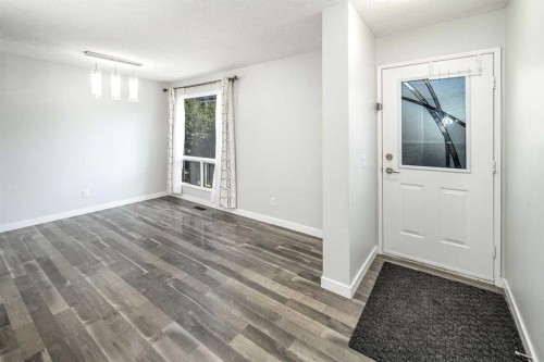 16-6915 Ranchview Drive Nw, Calgary, AB - Indoor Photo Showing Other Room