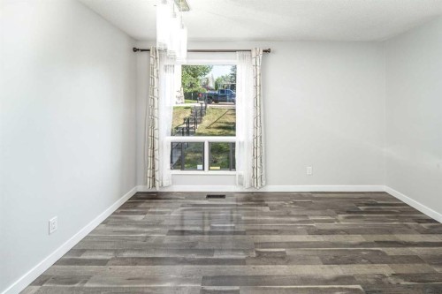 16-6915 Ranchview Drive Nw, Calgary, AB - Indoor Photo Showing Other Room