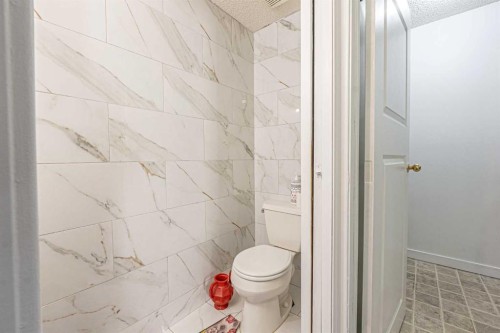35 Martin Crossing Park Ne, Calgary, AB - Indoor Photo Showing Bathroom