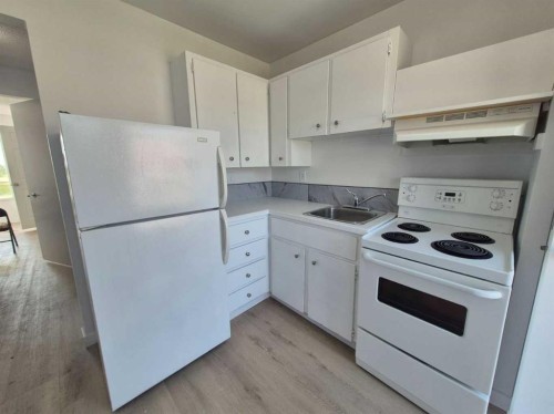 4848 49 Avenue, Irma, AB - Indoor Photo Showing Kitchen