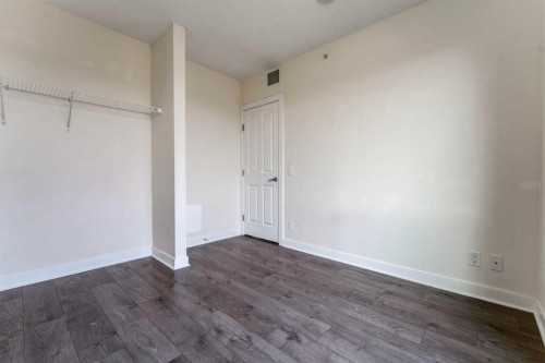 511-30 Brentwood Common Nw, Calgary, AB - Indoor Photo Showing Other Room