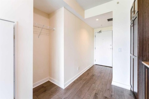 511-30 Brentwood Common Nw, Calgary, AB - Indoor Photo Showing Other Room